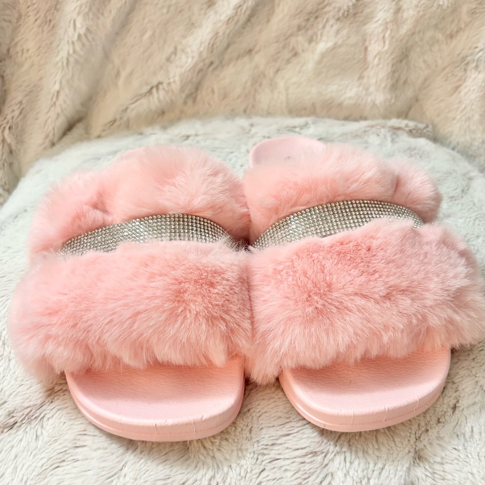 Furry Bling Pink Slippers Women’s Size 6 - Picture 2 of 4